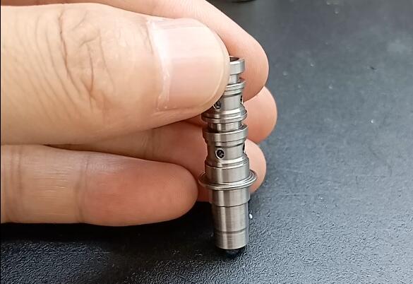 這種液壓零件，為什么刻意用磨粒流給孔內去毛刺并倒圓角？