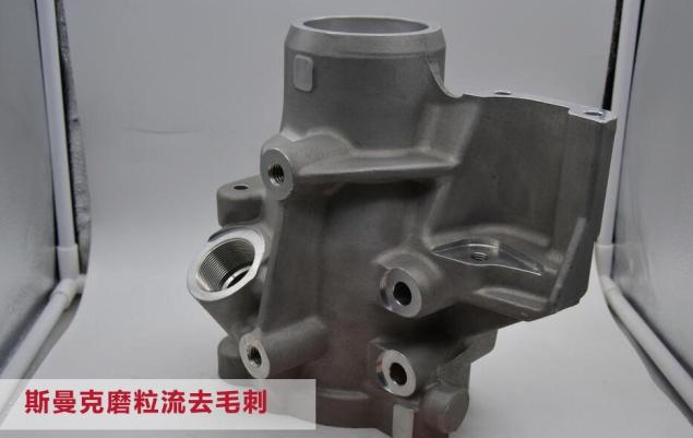 閥體<a href='http://www.nortonmall.com' target='_blank'><u>交叉孔去毛刺</u></a>，是令人十分苦惱的事情。一來閥體交叉孔多，二來交叉孔毛刺不像表面毛刺那樣容易接觸，所以，如果用人工對閥體<a href='http://www.nortonmall.com' target='_blank'><u>交叉孔去毛刺</u></a>，十分緩慢。