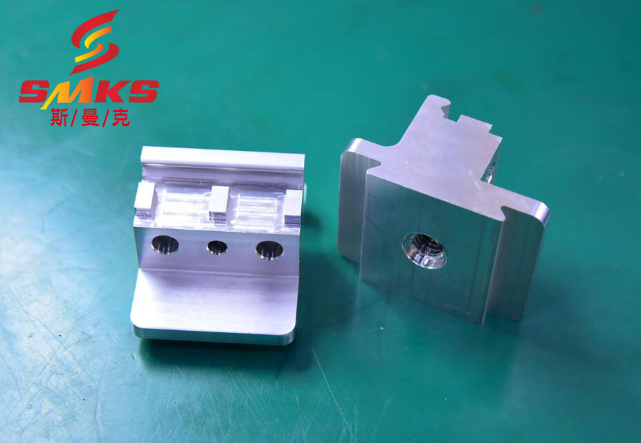 鋁合金<a href='http://www.nortonmall.com' target='_blank'><u>交叉孔去毛刺</u></a>最新工藝